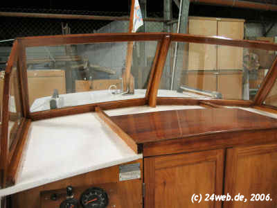 Motorboot Variant, Blick übers Deck, Kajüte geschlossen